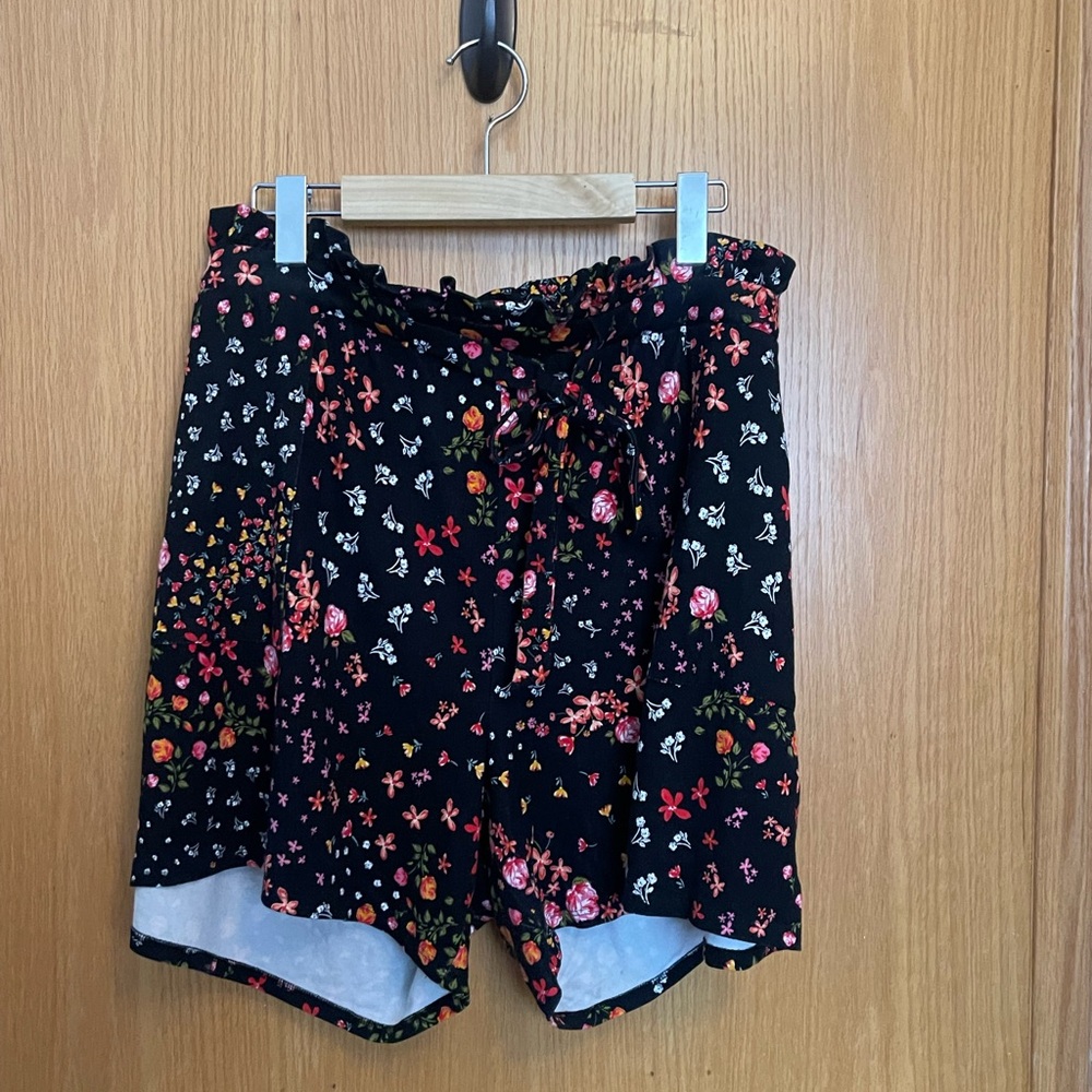 Torrid Plus Size Floral Black Women's Shorts